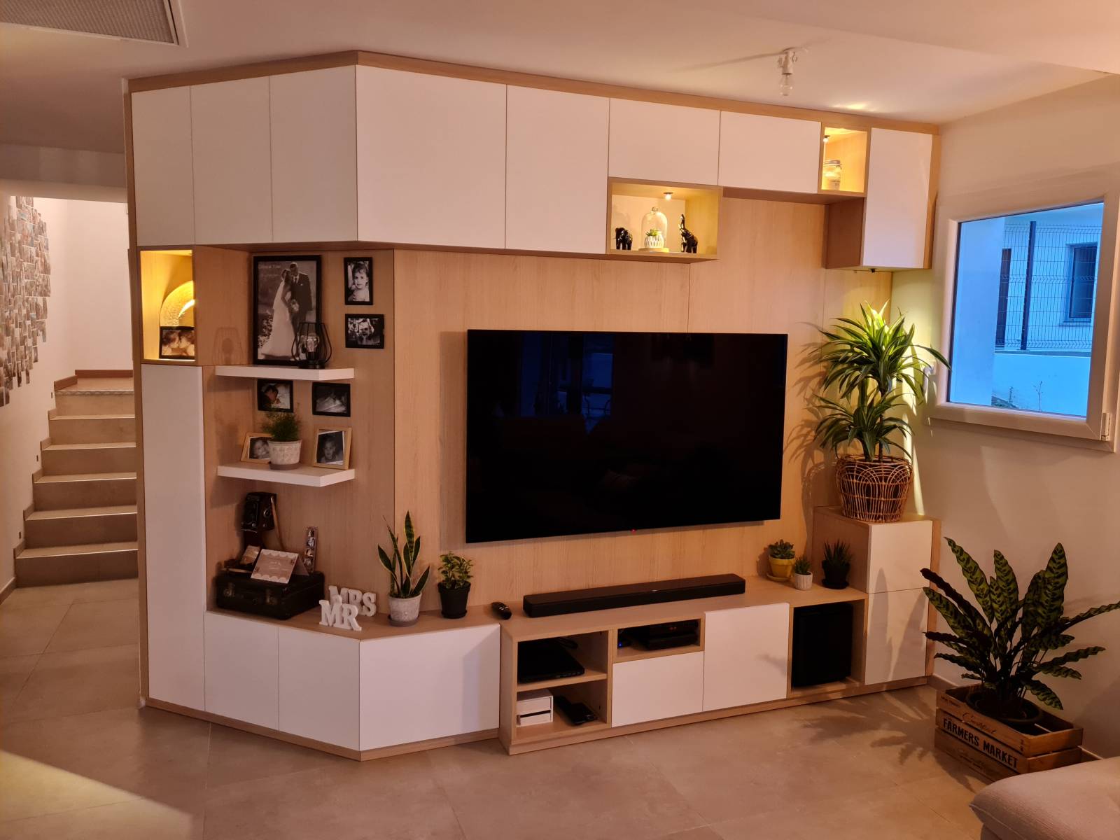 Création d'un meuble TV en décor blanc Alpin et chêne Vincenza à Ventabren