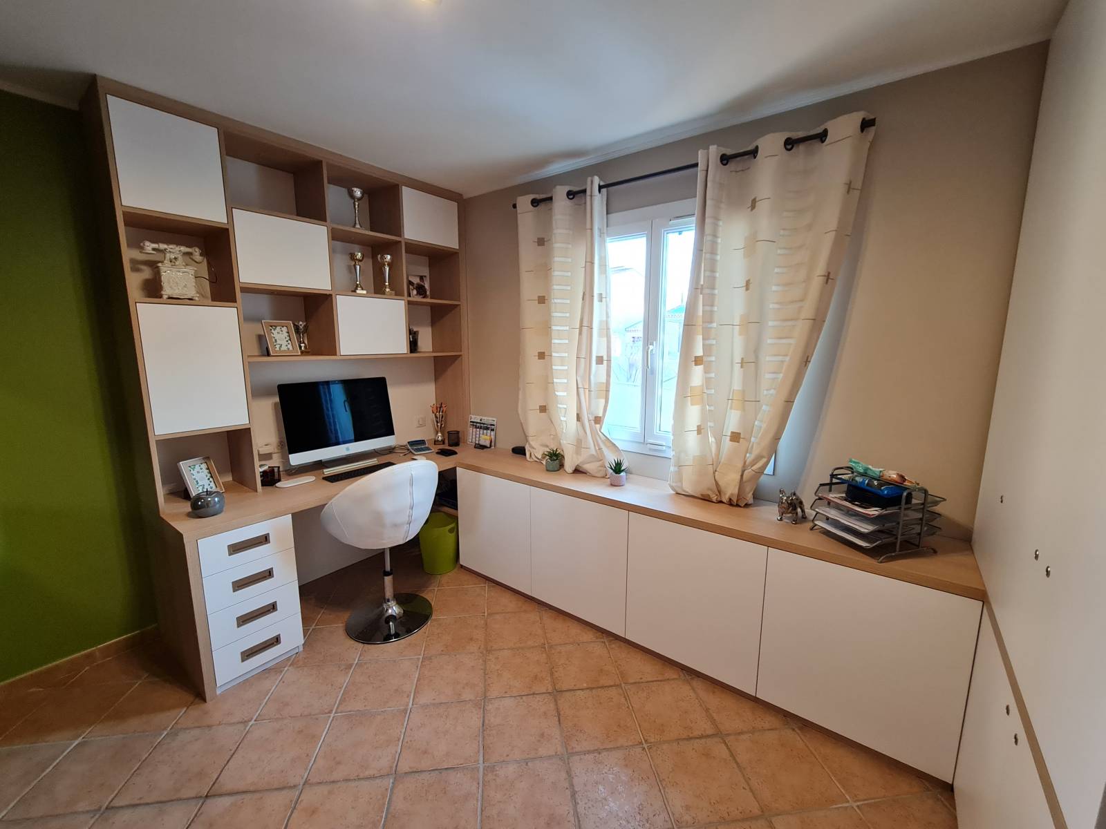 Spécialiste de la confection sur mesure de bureau en bois sur Fuveau et sa région