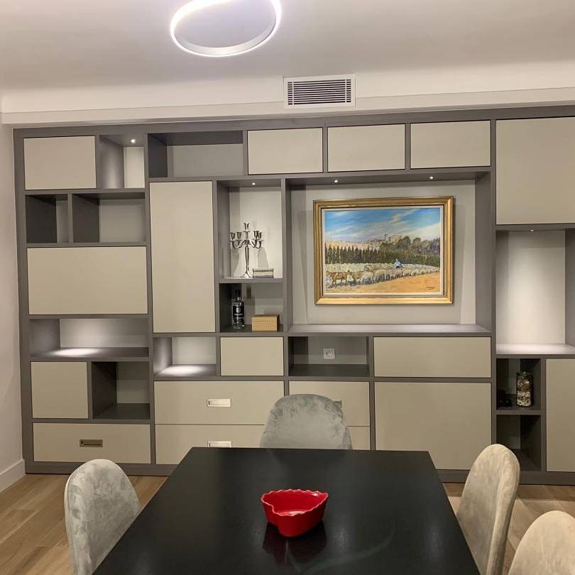 Bibliothèque moderne sur mesure avec lumière intégrée