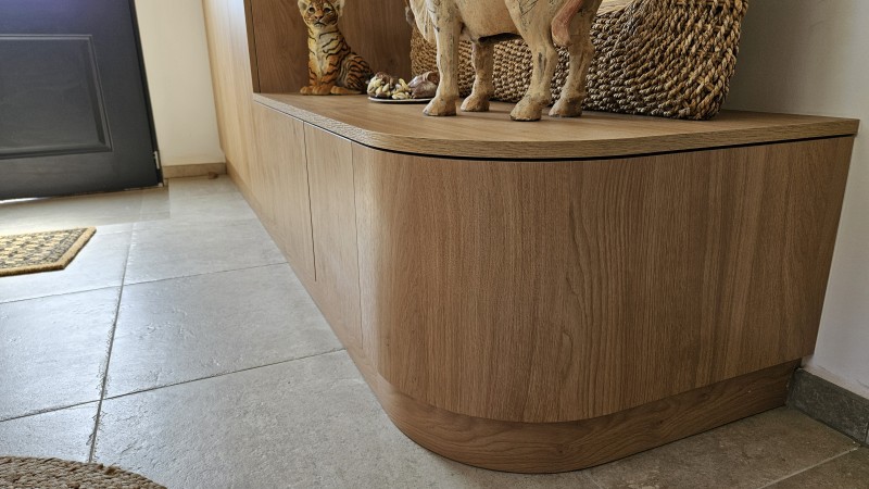 Meuble d'entrée sur mesure en décor chêne de Kendall huilé à Goult