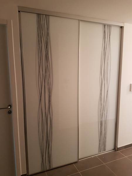 façade coulissante en verre laqué  sur mesure aix