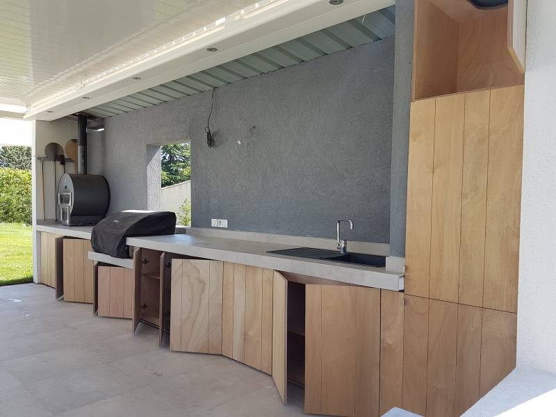 Création d'une cuisine d'été en Contre Plaqué marine sur mesure à Aix En Provence