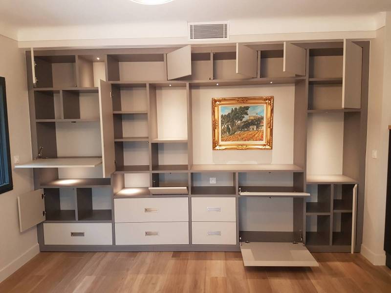 Bibliothèque sur mesure design destructurée