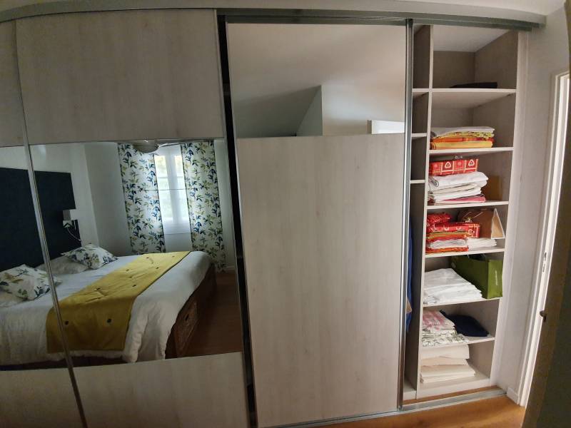 Installation d'une façade coulissante 5 vantaux avec miroirs clairs à Eguilles