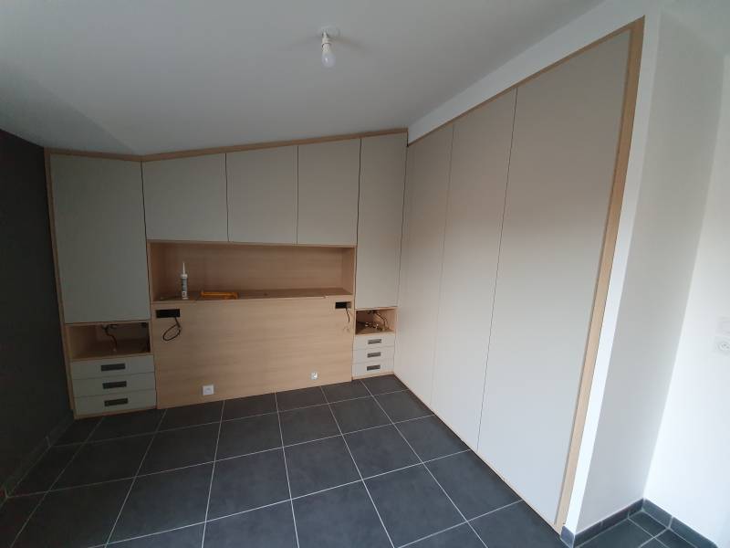 Installation d'un agencement sur mesure à Carro