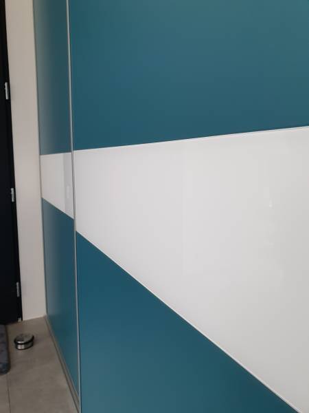 Installation de portes Coulissantes 2 vantaux avec traverses verre réalisées sur la commune de Velaux