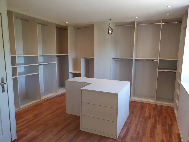 Rangement linge plié et suspendu