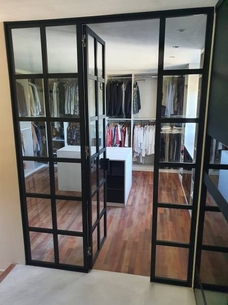 porte ouvrante et chassis fixe