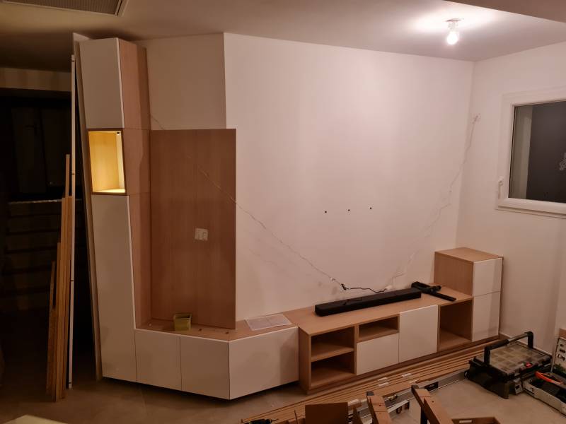 Création d'un meuble TV en décor blanc Alpin et chêne Vincenza à Ventabren