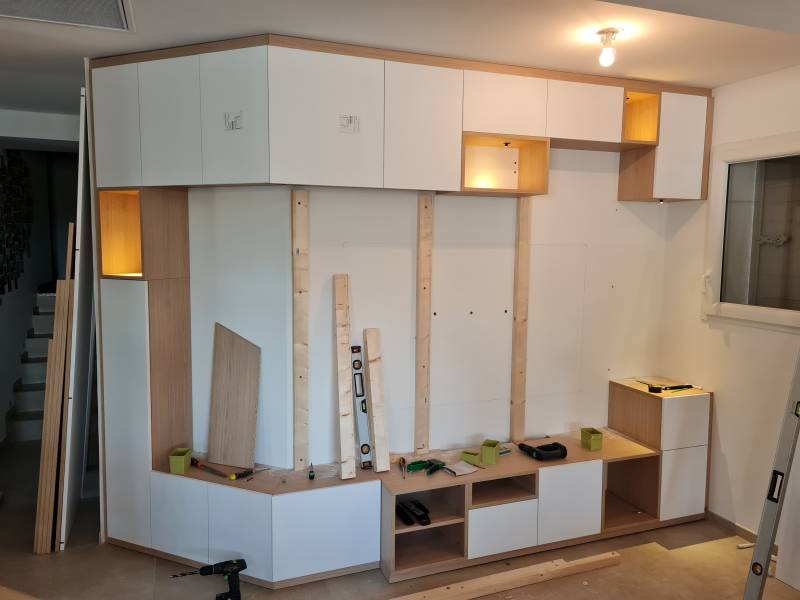 Création d'un meuble TV en décor blanc Alpin et chêne Vincenza à Ventabren