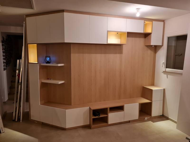 Création d'un meuble TV en décor blanc Alpin et chêne Vincenza à Ventabren