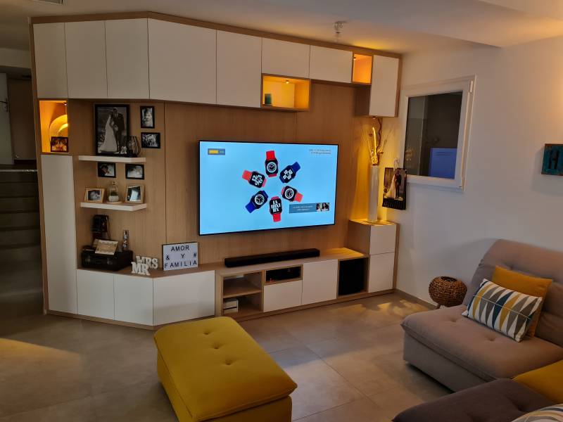 Création d'un meuble TV en décor blanc Alpin et chêne Vincenza à Ventabren