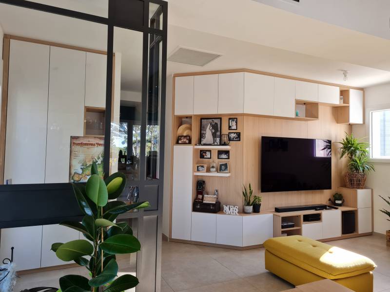 Création d'un meuble TV en décor blanc Alpin et chêne Vincenza à Ventabren