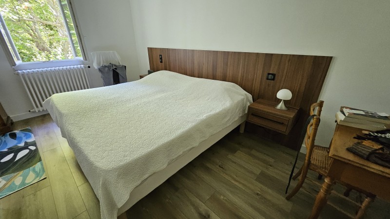 Dressing sur mesure gris angora et noyer de Bourgogne à Puyricard