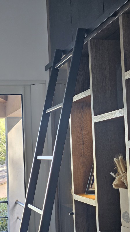 Réalisation d'un meuble bibliothèque/TV en décor chêne halifax et gris Ferro à Aix en Provence