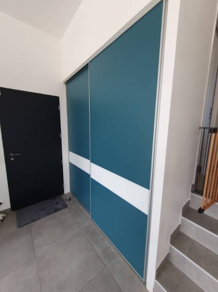 Installation de portes Coulissantes 2 vantaux avec traverses verre réalisées sur la commune de Velaux