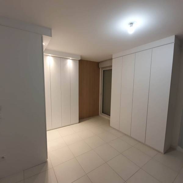 dressing fermé par portes ouvrantes rousset