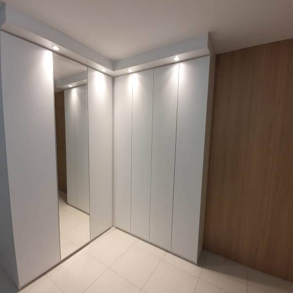 dressing blanc et bois lumières intégrées rousset