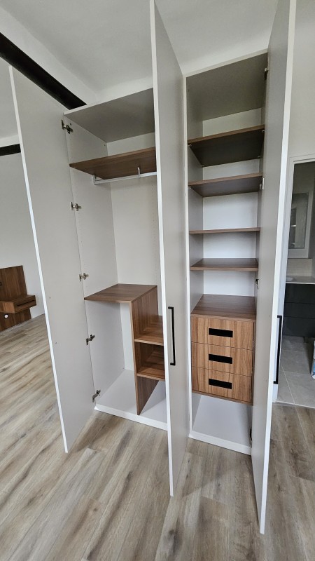 Dressing sur mesure gris angora et noyer de Bourgogne à Puyricard