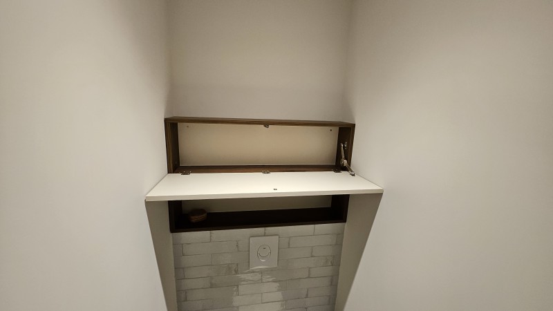 Création d'un meuble de salle de bain sur mesure en décor blanc avec cuve en céramique réalisé à Lambesc