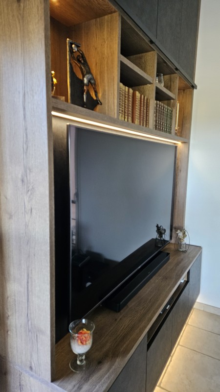 Réalisation d'un meuble bibliothèque/TV en décor chêne halifax et gris Ferro à Aix en Provence