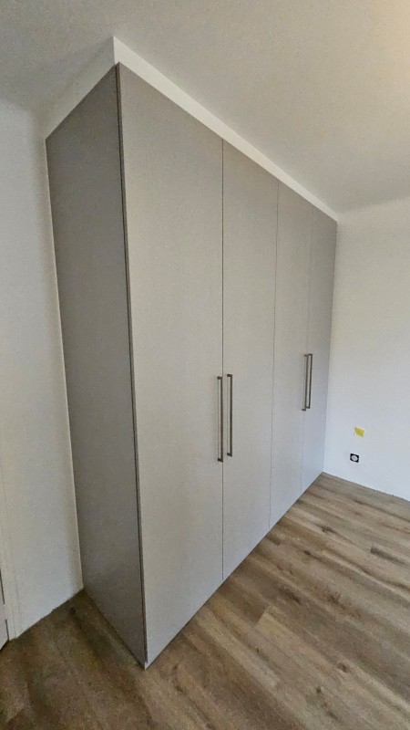 Création d'un placard sur mesure en tissé gris à Ventabren