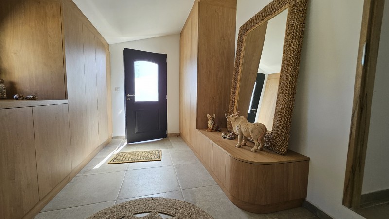 Meuble d'entrée sur mesure en décor chêne de Kendall huilé à Goult