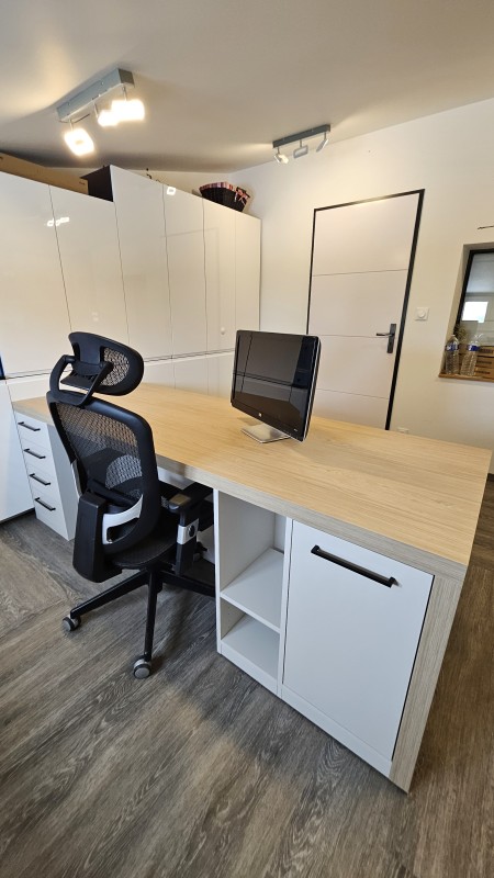 Bureau sur mesure en décor chêne naturel 50 mm d'épaisseur et décor cachemire